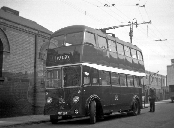Doncaster 352 (FNY 984) Greyfriars Road depot c1958 John Law
