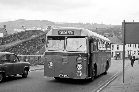 Gelligaer 32 (ETX 389C) Pontypridd Bridge Street 10-Jul-1969 A J Douglas 14169